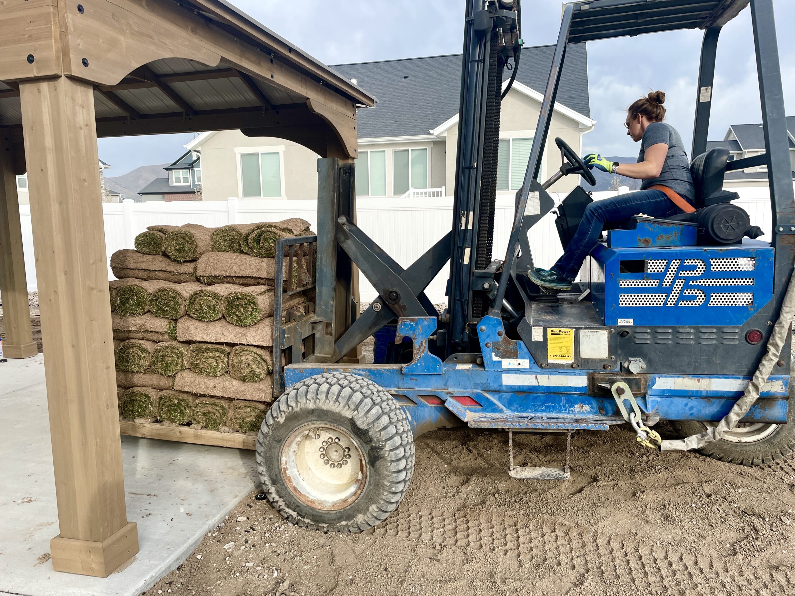 Landscape Delivery - Delivery For Topsoil, Gravel, Sod, Mulch